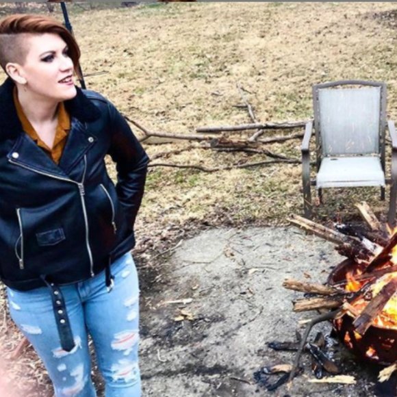 Meet your Posher, Lauren - Picture 3 of 5